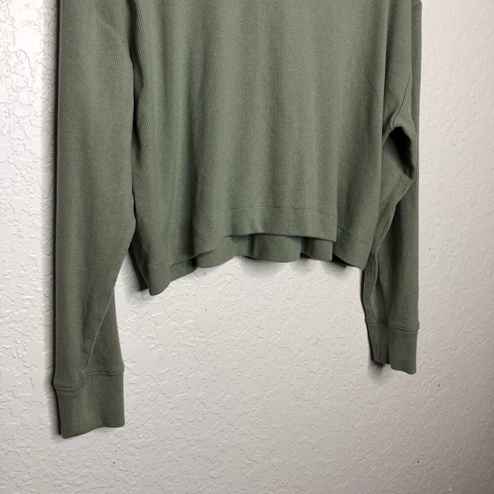 Athleta‎ light sage green ribbed knit hooded cropped top size Medium - Picture 3 of 14